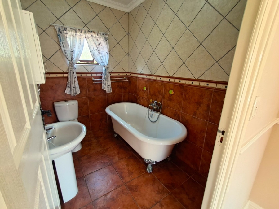 4 Bedroom Property for Sale in Bergsig Western Cape